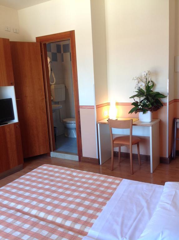 Hotel Romeo トッリ・デル・ベーナコ 部屋 写真