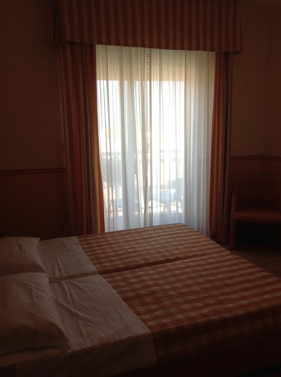 Hotel Romeo トッリ・デル・ベーナコ 部屋 写真