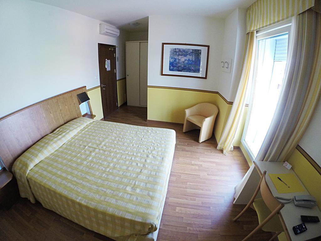Hotel Romeo トッリ・デル・ベーナコ 部屋 写真